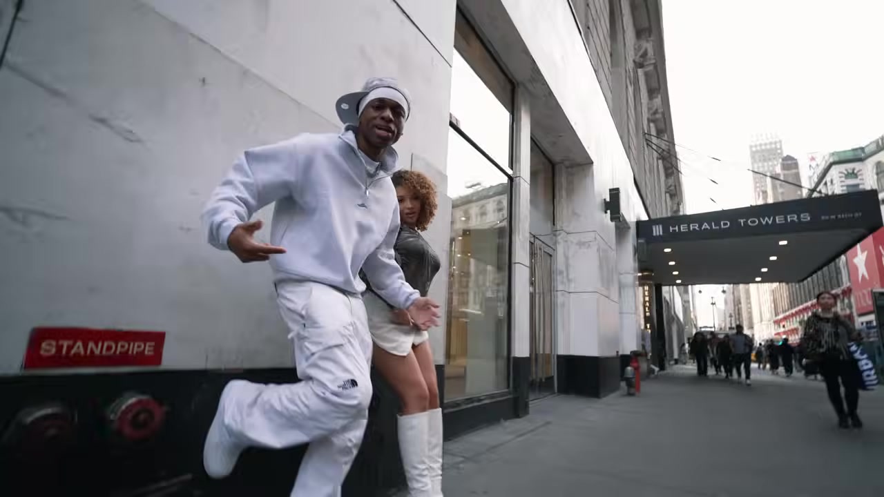 Paris Bryant - Feel a Way (Official Music Video)