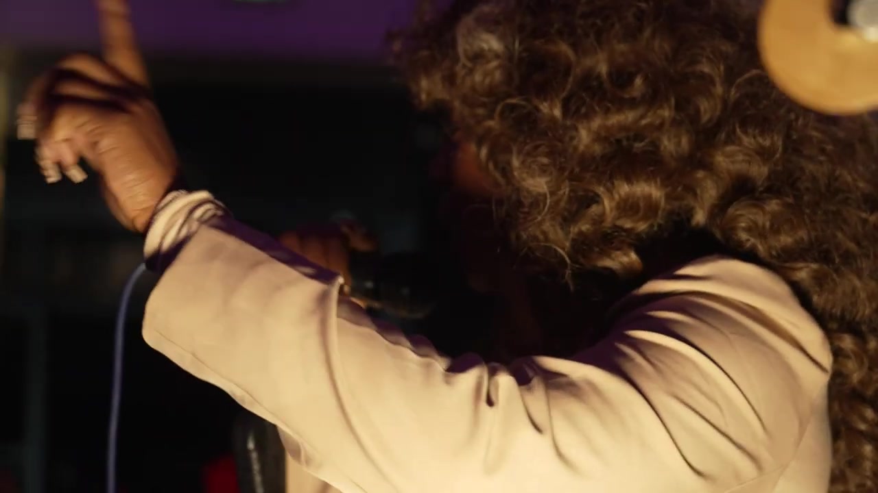 DeeVine - Flow (Live With DTX Unplugged at Hillside Social in Dallas Texas)