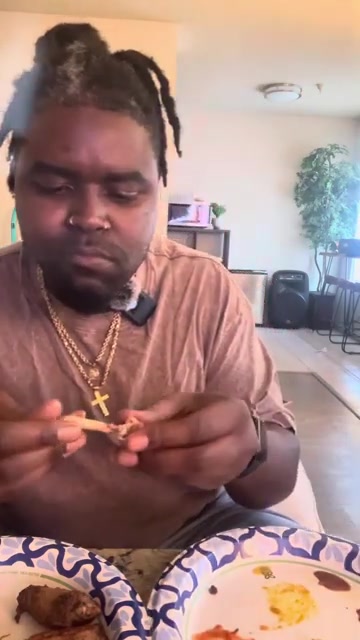 Charlie F. Woahhh, CommvnderFlight tries @FirstWeFeast HOT ONES HOT SAUCES!!!