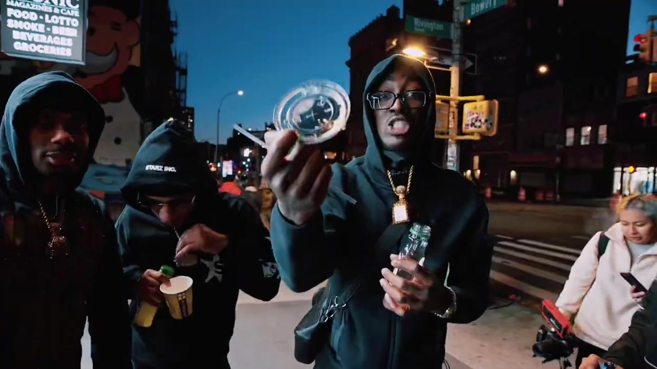 DON’D OUT Ft Hollitv & Scooby Stackz (Official Video)