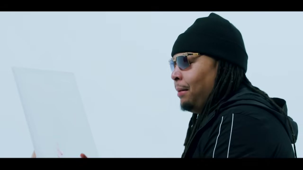 Yella MRC-Paint pictures (official video)